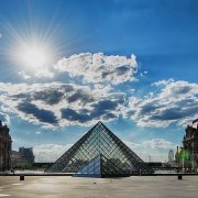 世界で最も人を魅了する美術館がフランス・パリに在るそれがご存知『ルーブル美術館』